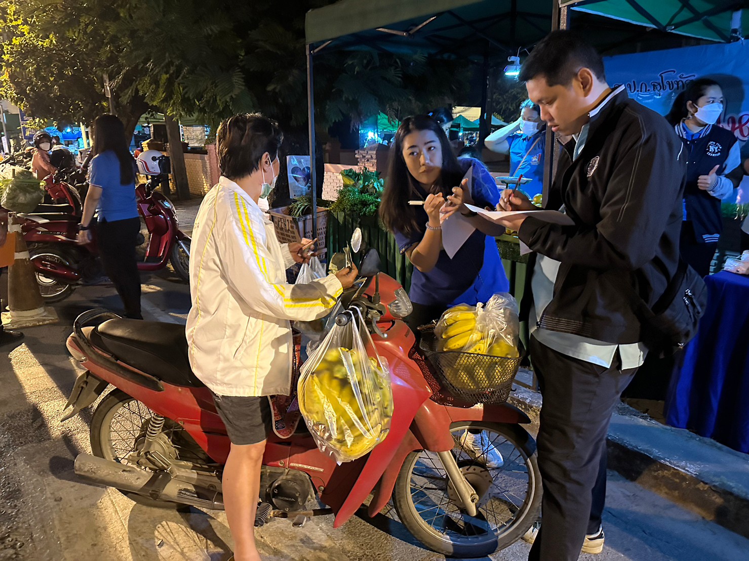 title - ส.ป.ก.สุโขทัย ร่วมใจส่งสุขปีใหม่ มอบให้ประชาชน